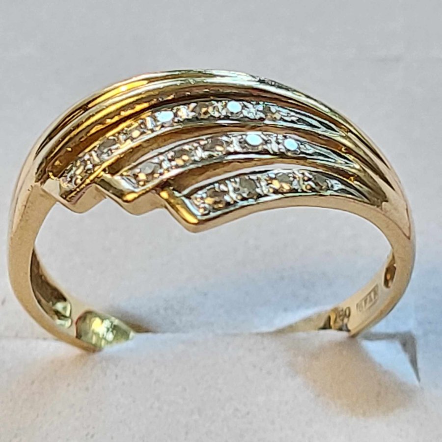 Otroligt fin 18k guld ring diamantring 16 st diamanter GFAB 750 235 gram