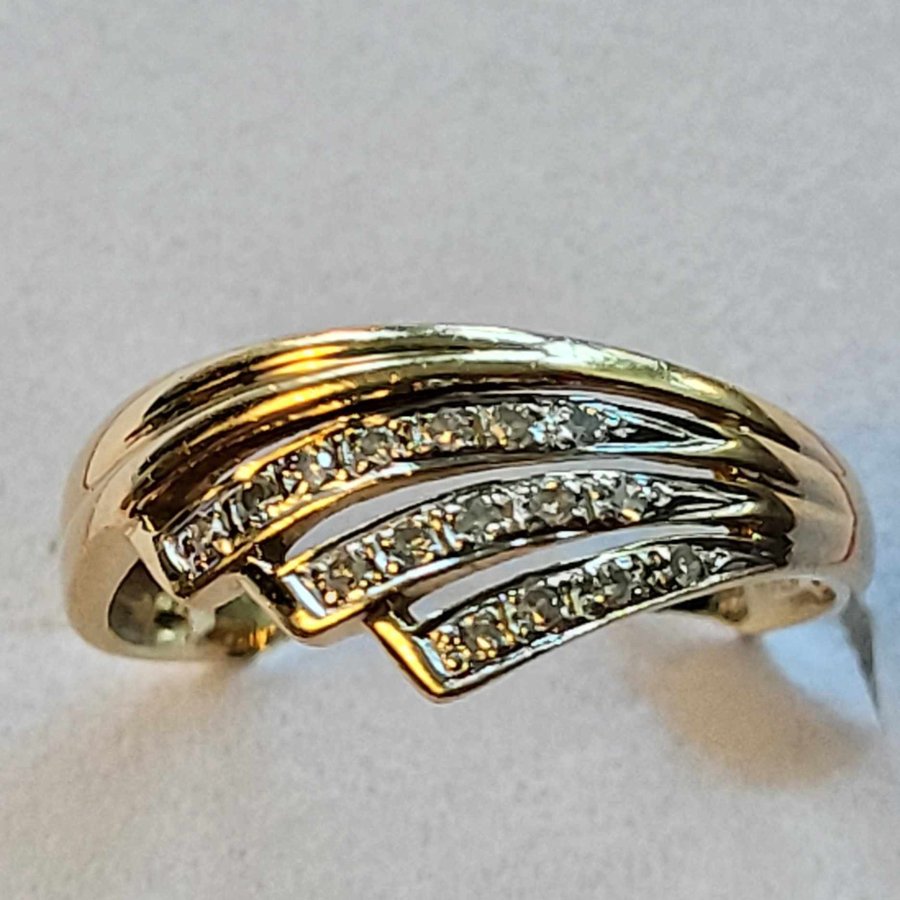 Otroligt fin 18k guld ring diamantring 16 st diamanter GFAB 750 235 gram