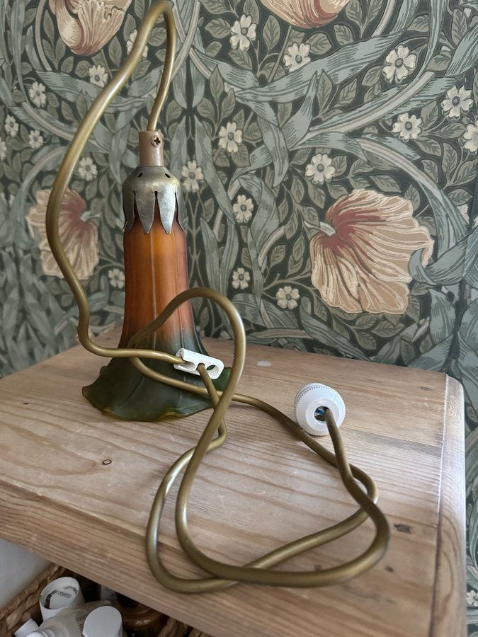 Fin vintage enkel liljelampa fönsterlampa lilja art nouveau jugend