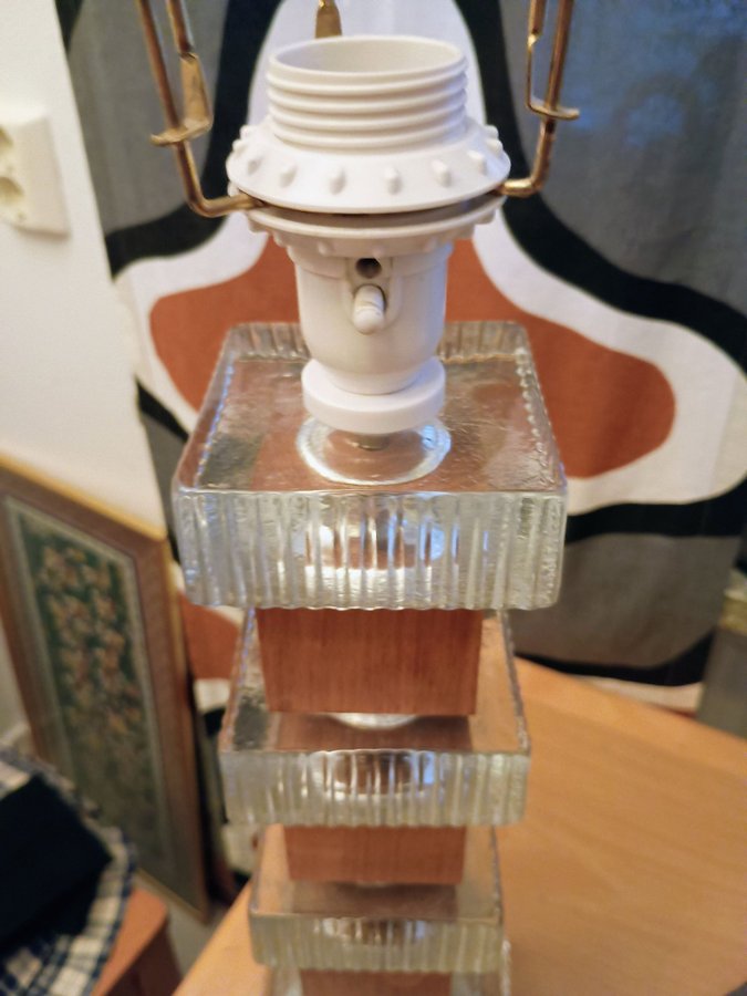 Äldre stor bordslampa retro teak glas