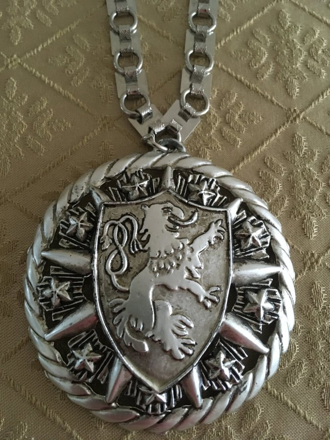 Vintage large lion shield heraldic 1960s Silvertone metal pendant necklace