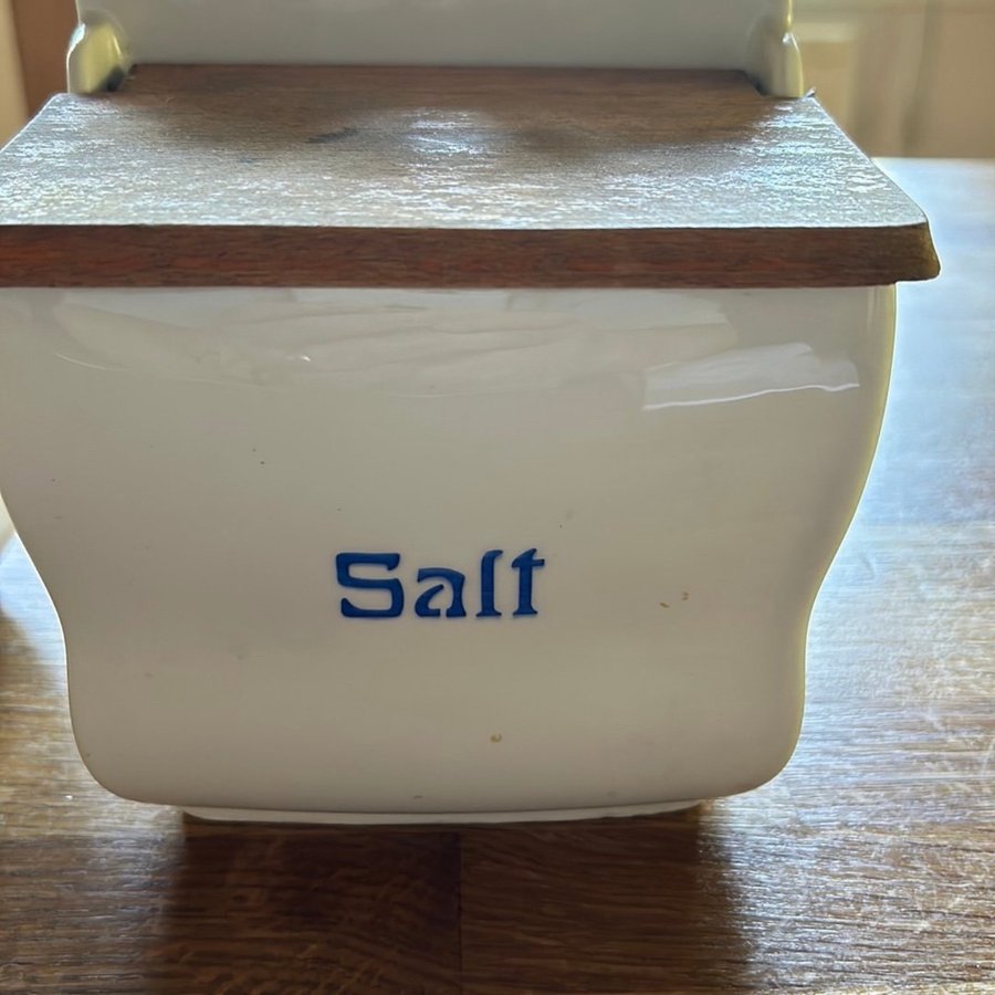 Salt- och mjölburkar