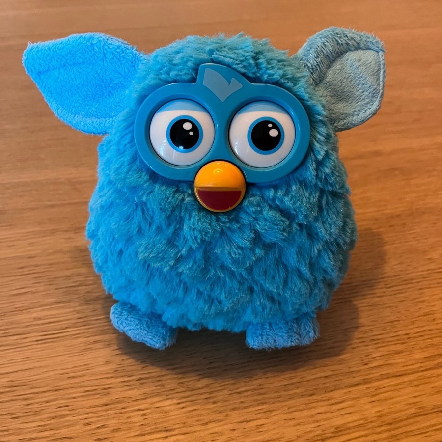 Furby • Blått gosedjur / plush • Famosa