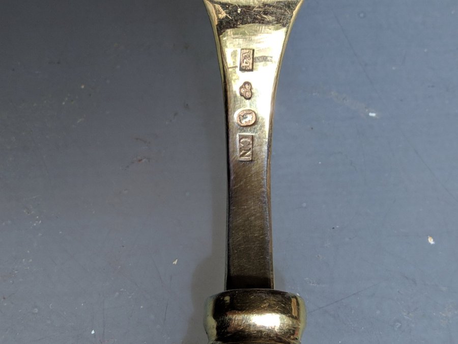 Förgylld Tårtspade 1851 Engelsk Snäck Carl Nyström Stockholm 28cm. 115g.