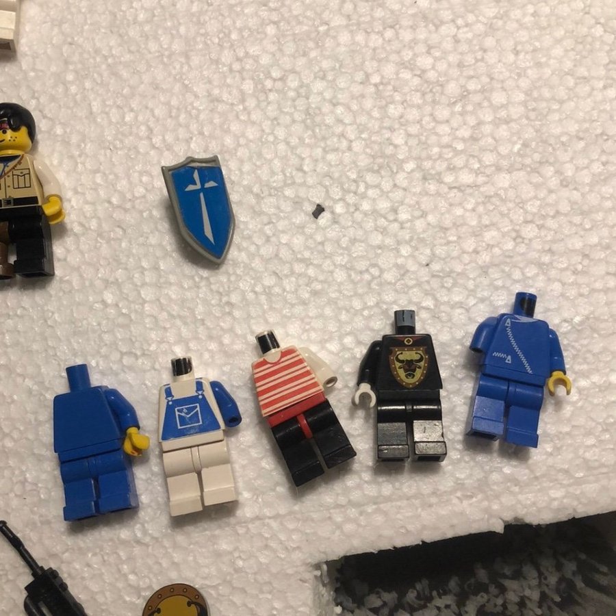 Legofigurer med olika tillbehör