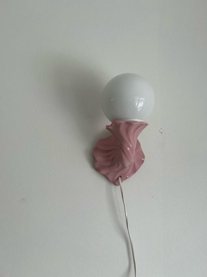 Vägglampa klotlampa 80-tal vintage pastellrosa rosa keramik