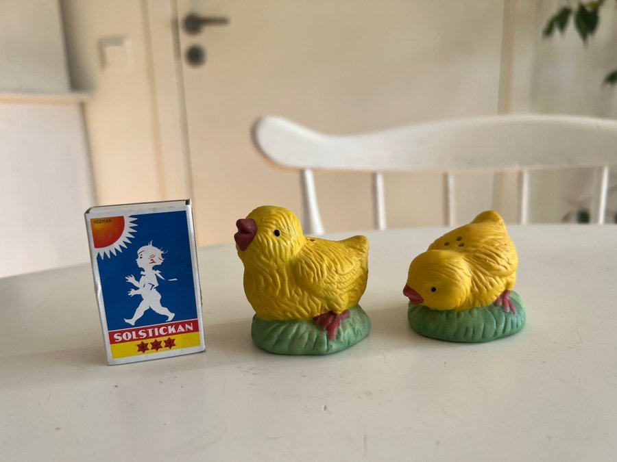 Sötaste salt och pepparkaren kycklingar porslin påsk retro