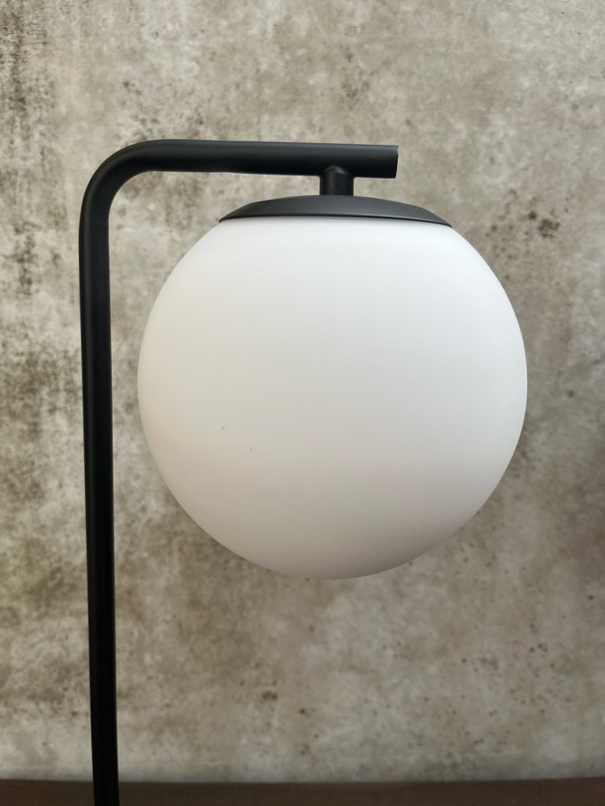 Paret klotlampor - fönsterlampa i retro stil