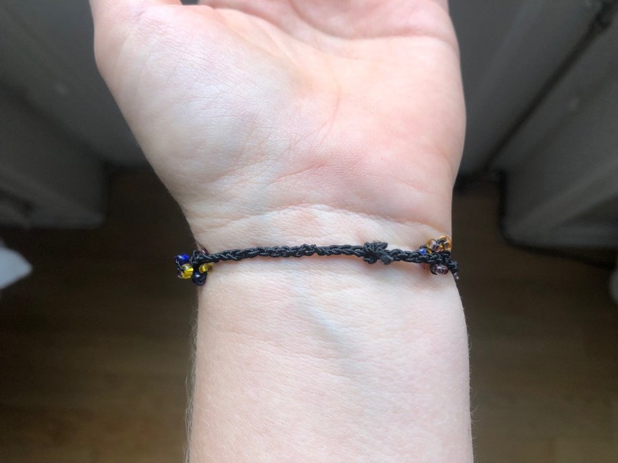 Handgjort armband med pärlor