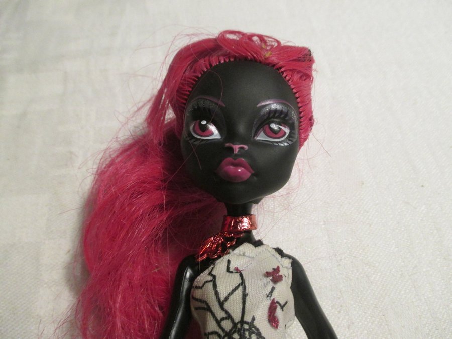 Monster High - Frankie Stein - docka. Catty. Jättefint skick.