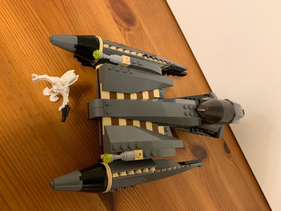 Lego Star Wars 7656 - Geonosian Starfighter