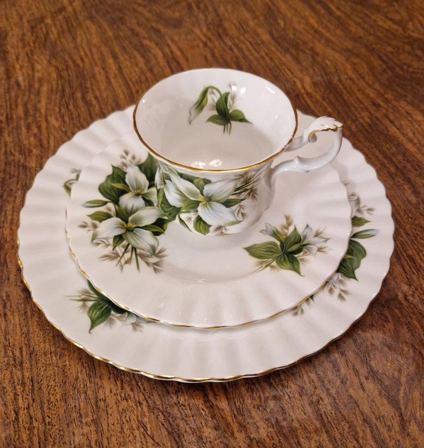 Royal Albert - 2 kaffekoppar med fat och assietter