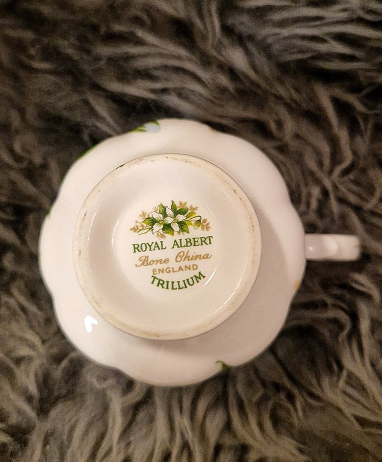 Royal Albert - 2 kaffekoppar med fat och assietter