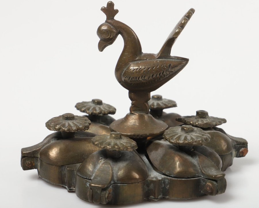 Kumkum tika box - Bronze or brass- India - early 20th century