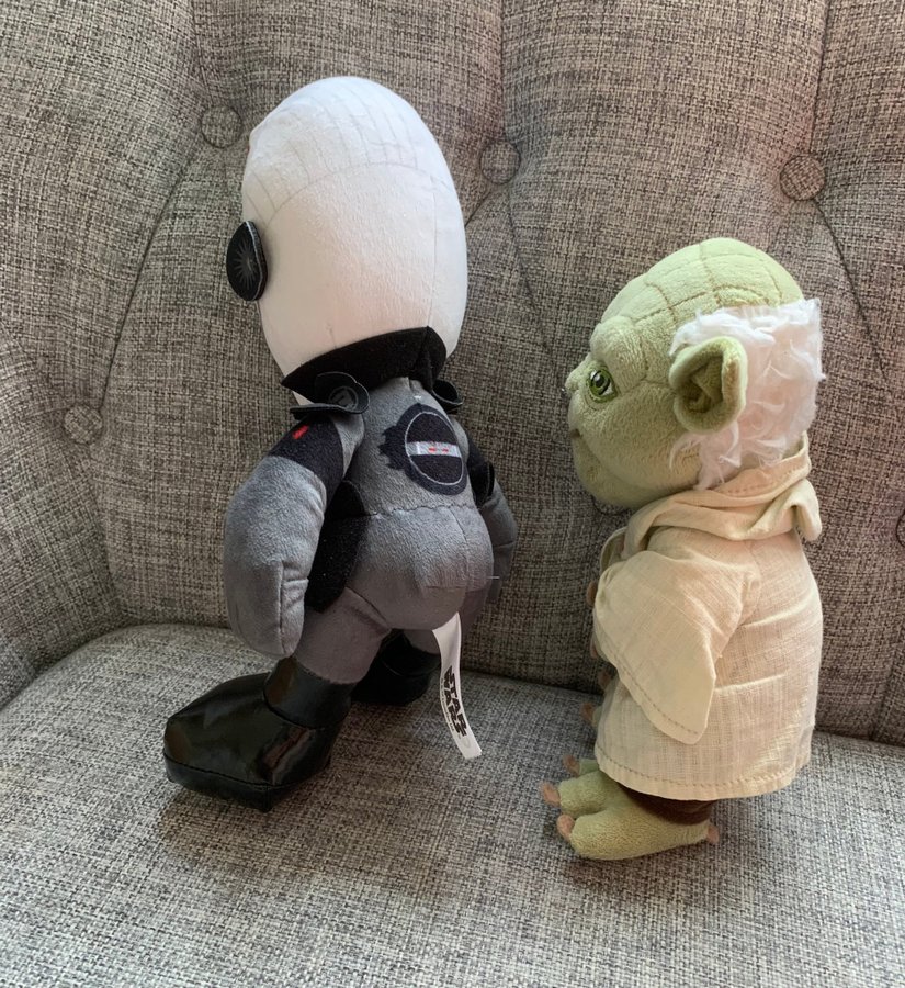 Välanvänd Yoda med fräsch Star Wars kompis gosedjur