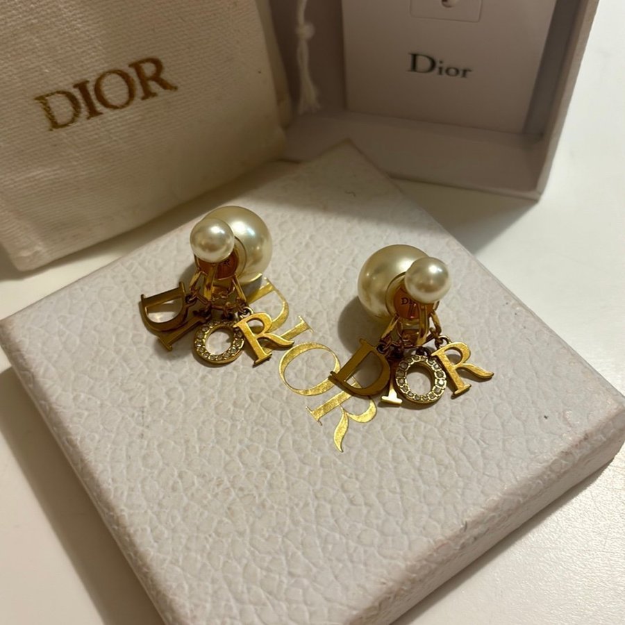 DIOR örhängen