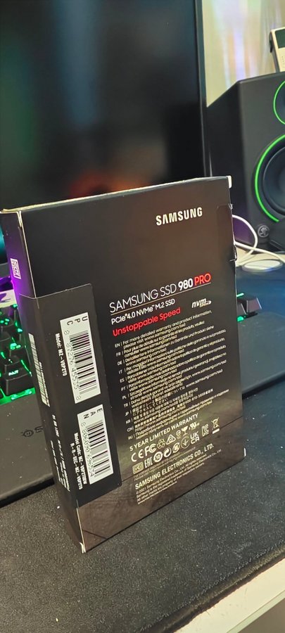 Samsung 980 Pro 2TB PCIe 4.0 NVMe M.2 SSD