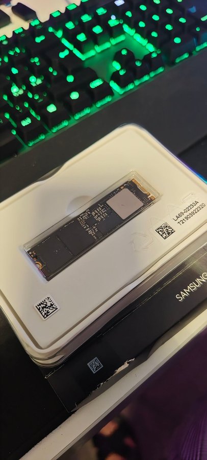 Samsung 980 Pro 2TB PCIe 4.0 NVMe M.2 SSD