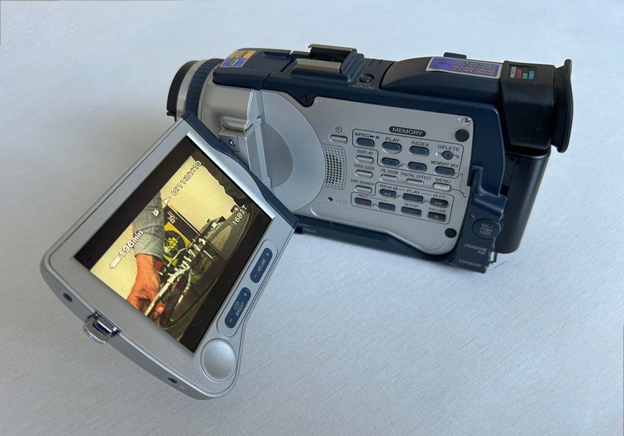 Sony DCR-TRV30 - MiniDV videokamera inkl. HDMI adapter