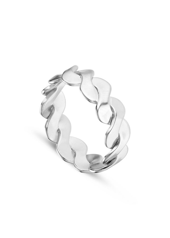 Str 55. Model Wavy ring i sterling sølv. Design Jane Kønig.