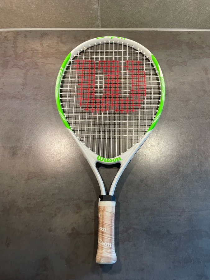 Wilson tennisrack! Passar barn ca 3-6/7 år - längd ca 50 cm!