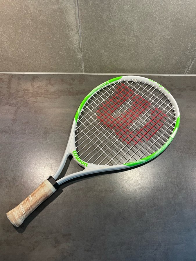 Wilson tennisrack! Passar barn ca 3-6/7 år - längd ca 50 cm!