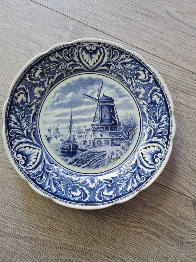 Royal Sphinx Delft Väggtallrik. I mycket fint begagnat skick.