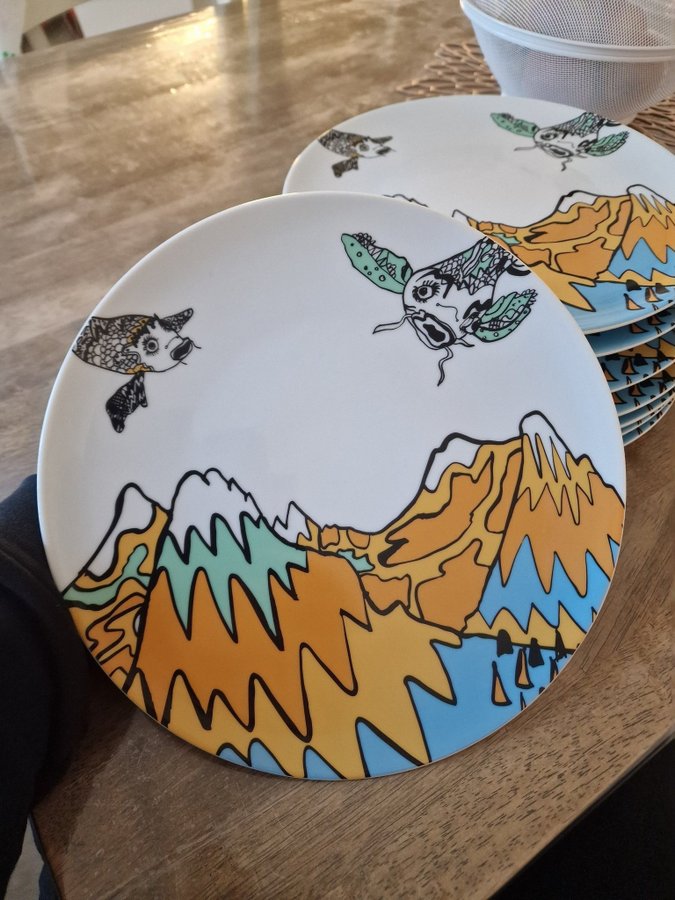 Flying Koi over Mountains 11” IKEA Retro Tallrik