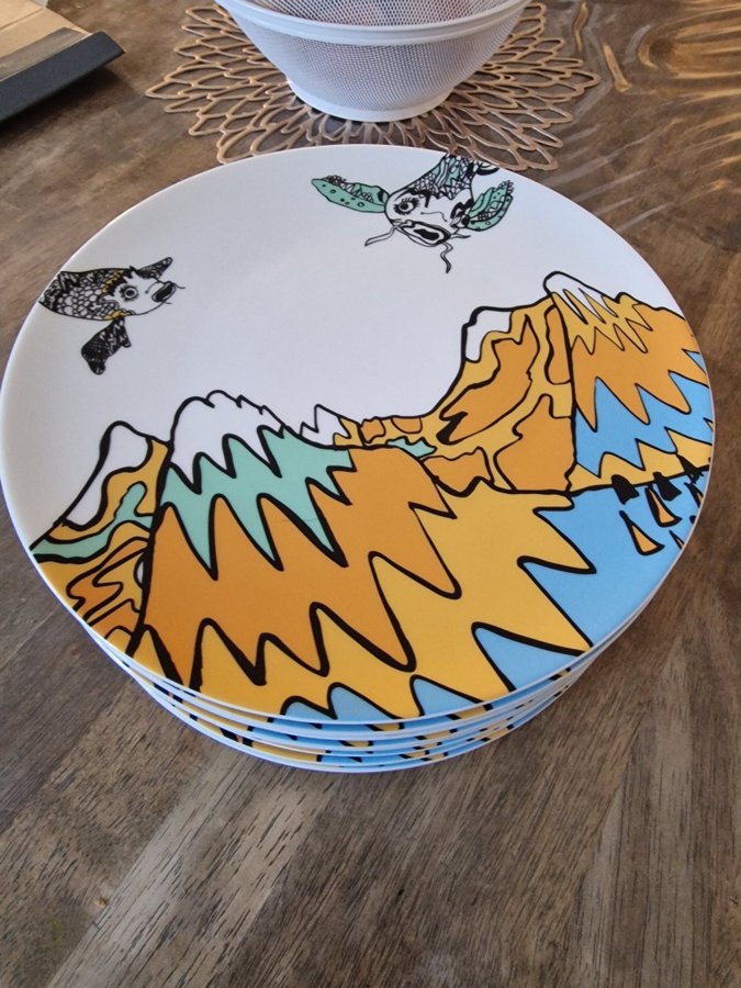 8 stFlying Koi over Mountains 11” IKEA Retro Tallrik