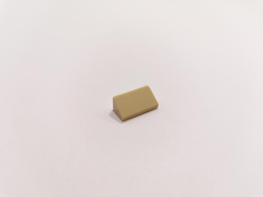 Lego - slope - tile - sned - 1x2x 2/3 - part 85984 - ljusbiege (tan)