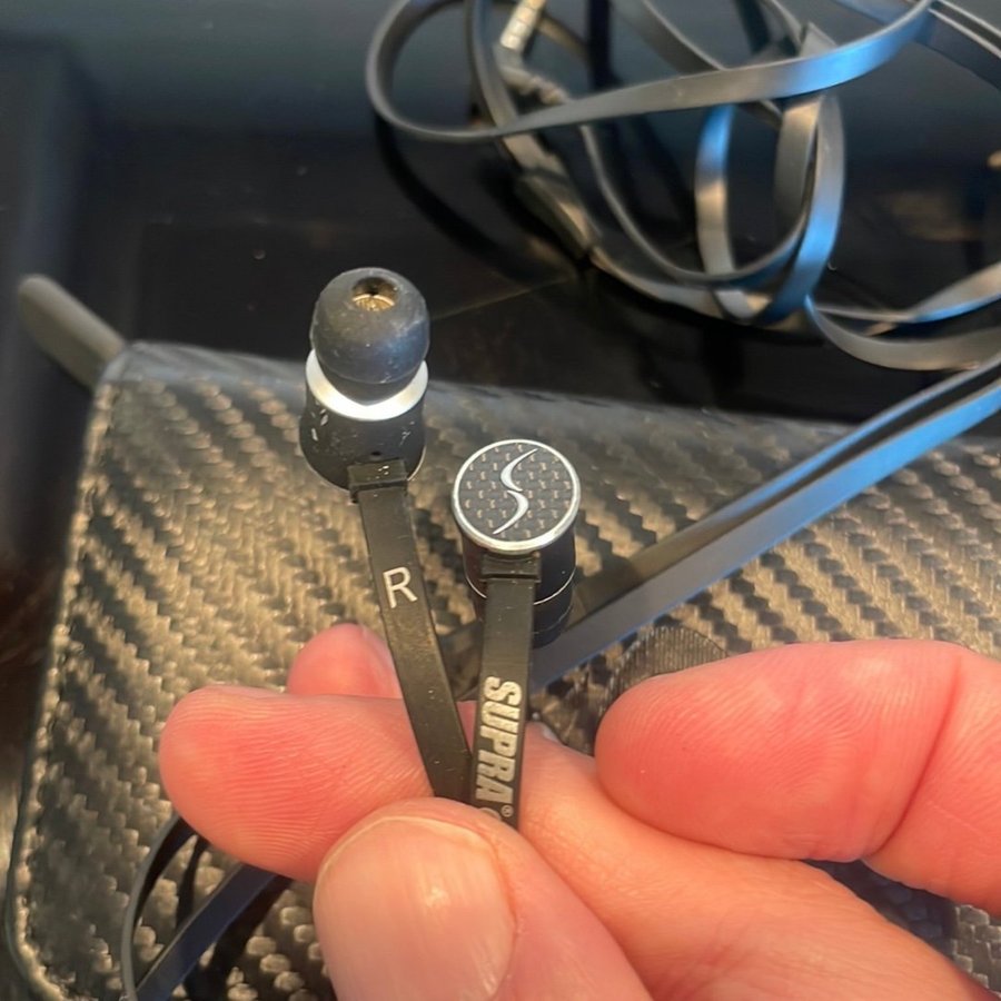 Supra Kabeldrivna in-ear hörlurar i fint skick!