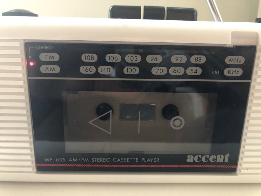 Accent WF-635 AM/FM Stereo Cassette Player