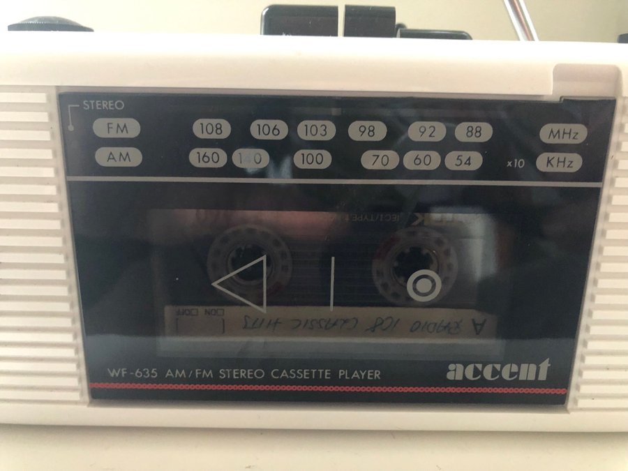 Accent WF-635 AM/FM Stereo Cassette Player