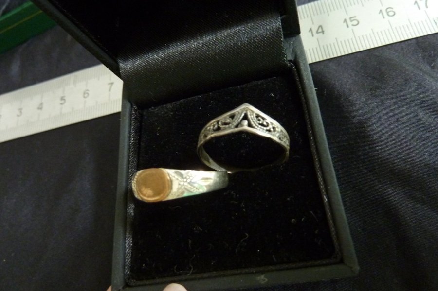 Äkta vintage 2 silver ringar filligran arbete och mönster storlek 17