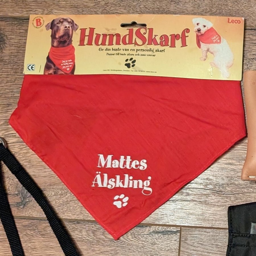 Röd Hundscarf "Mattes Älskling"