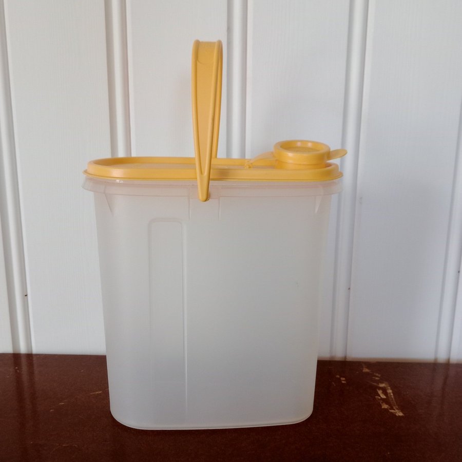 Tupperware slimline 2liter behållare med handtag gul lock