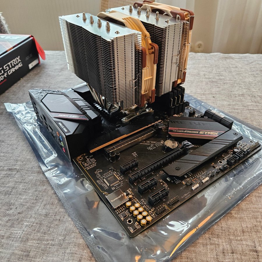 Asus Moderkort, AMD CPU och Kingston DDR4 minne