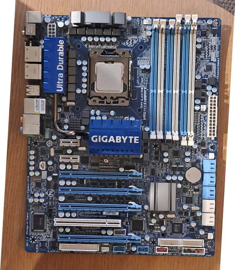 Intel Core i7-processorer +Gigabyte GA-X58A-UD3R Moderkort