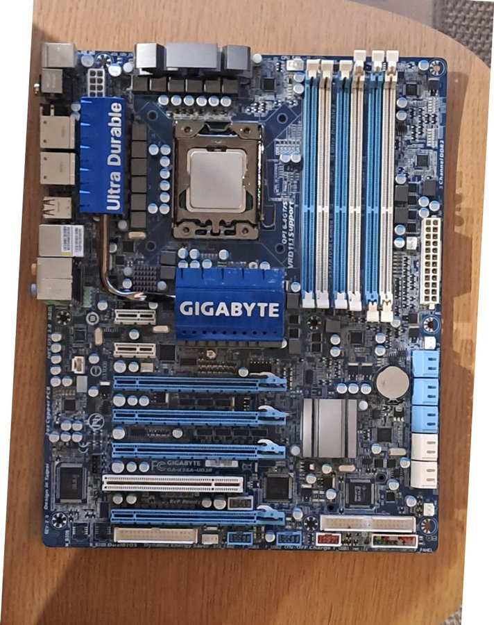 Intel Core i7-processorer +Gigabyte GA-X58A-UD3R Moderkort