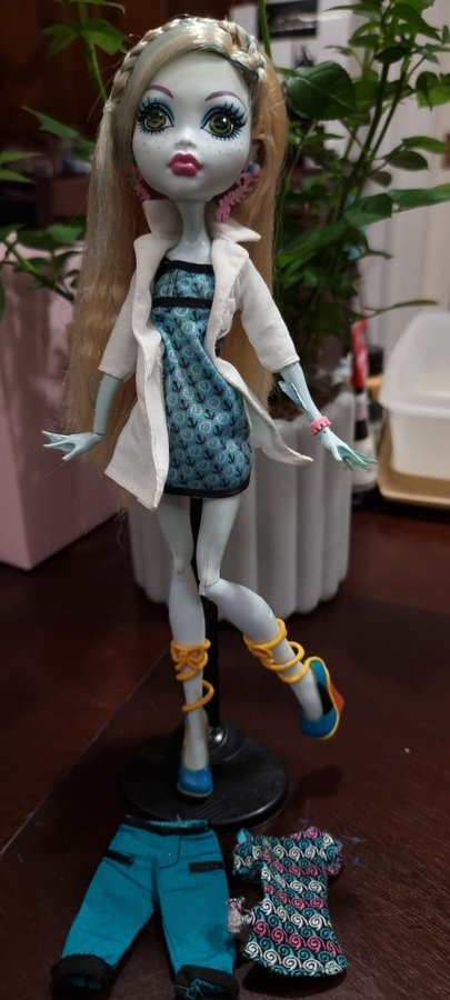 Monster high - home ick - lagoona (vita gummiband)