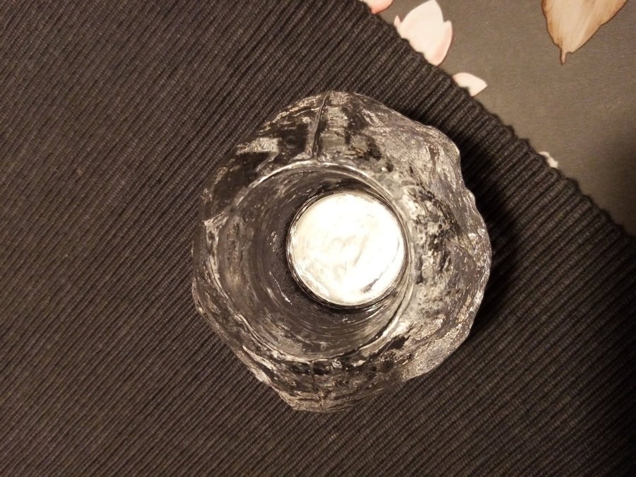 GLASLYKTA SNÖBOLL. 7 CM.