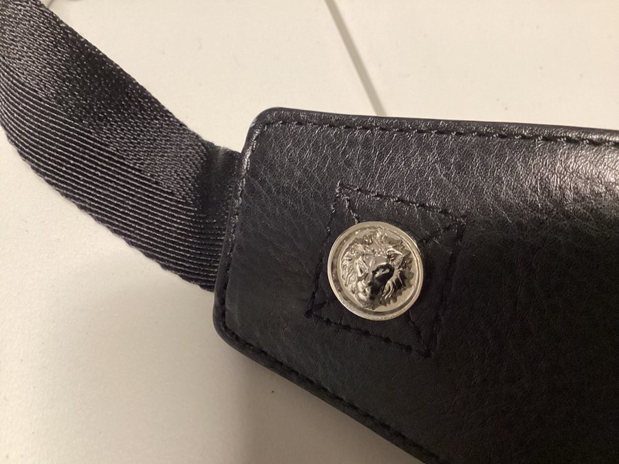 Perfekt Julklapp! Versus Versace bältesväska i superskick. Crossbody-väska.