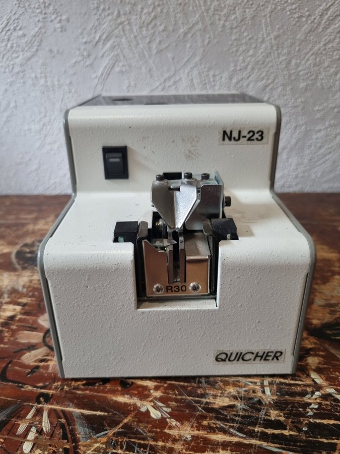 Ohtake / Quicher NJ-23, Automatisk skruvmatare