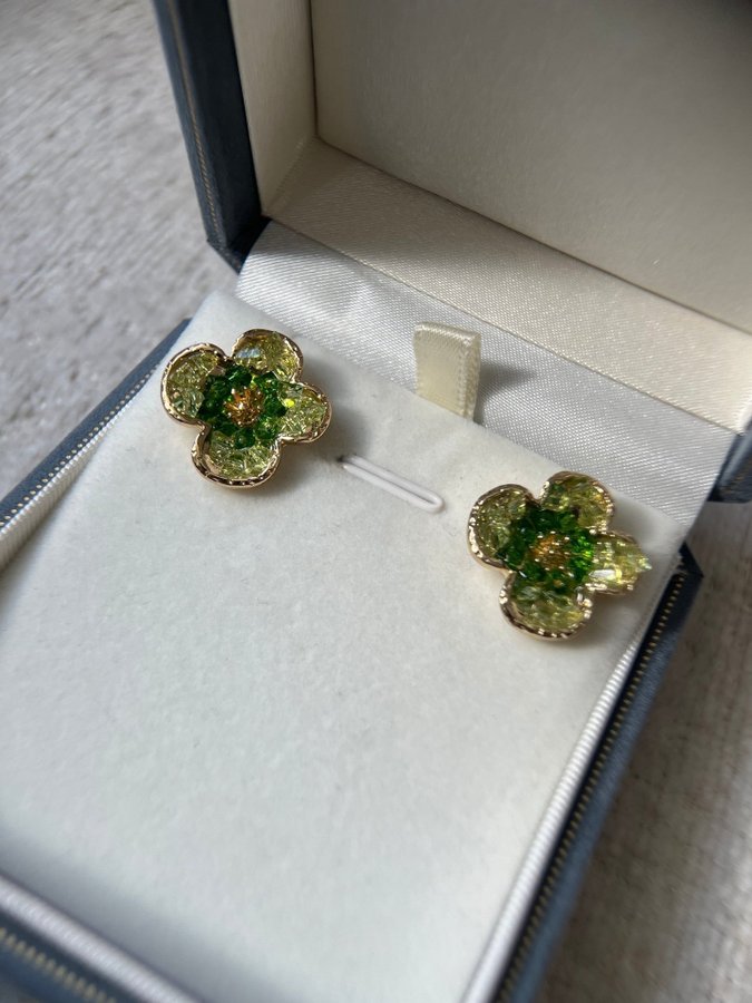 Örhängen Green Bloom Gold-Plated Floral Studs