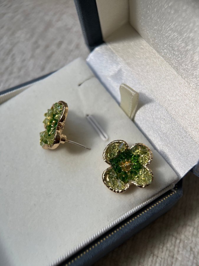 Örhängen Green Bloom Gold-Plated Floral Studs