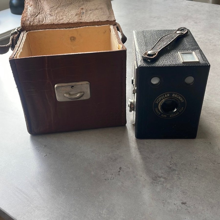 Kodak Brownie kamera med läderfodral