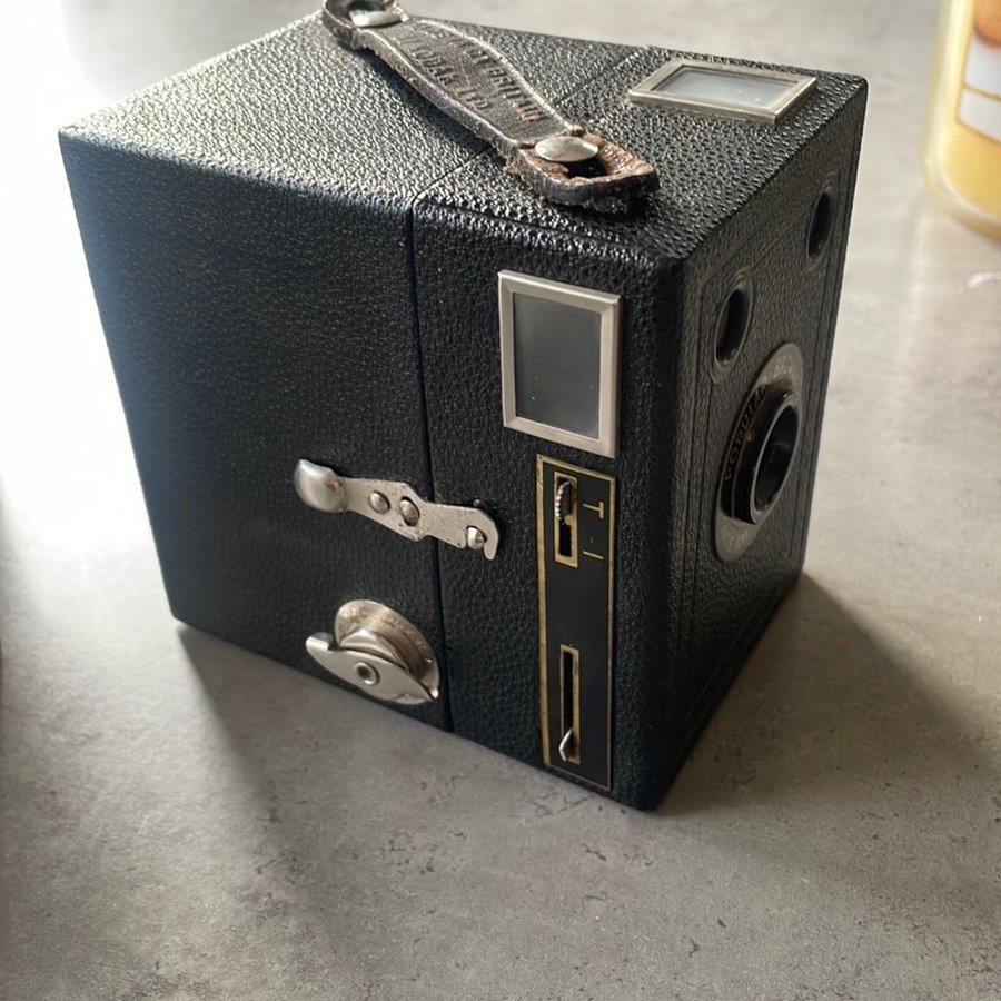 Kodak Brownie kamera med läderfodral