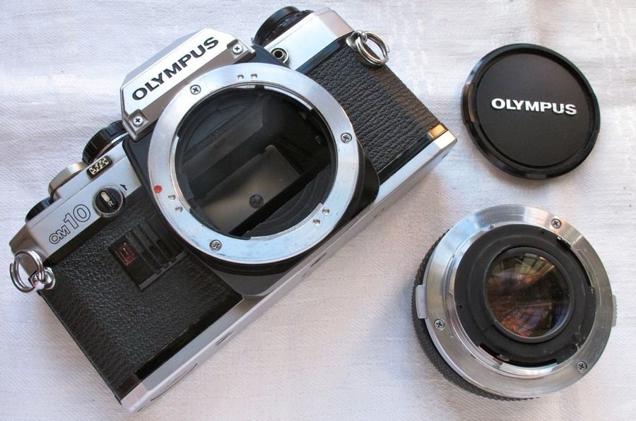 Olympus OM-10 kamera med normalobjektiv 50/1,8