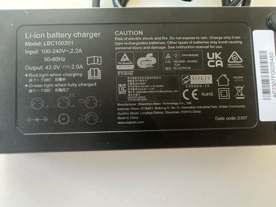 Li-ion batteriladdare LBC100201