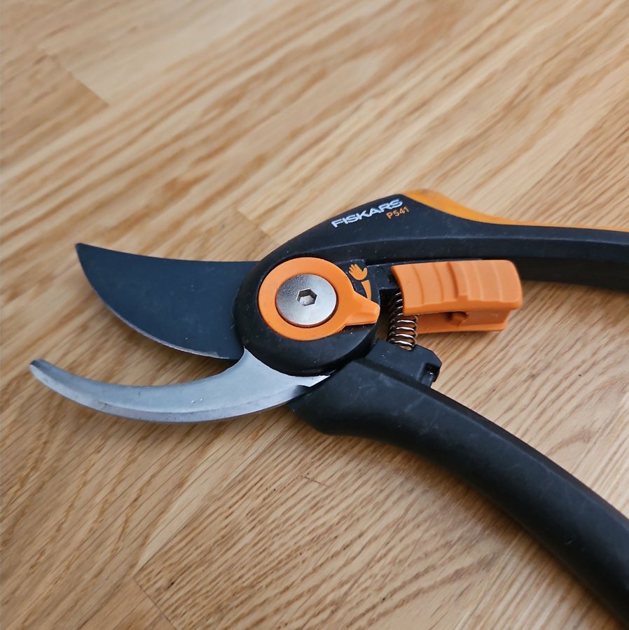 Fiskars P541 Beskärningssax